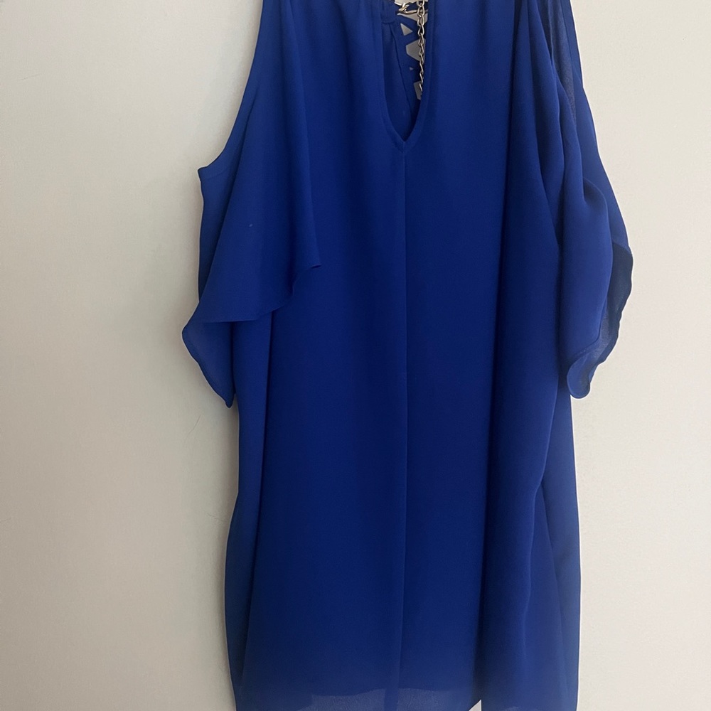 Cold shoulder top